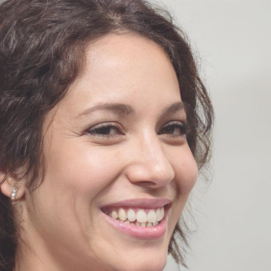 Dr. Sarah Weber, Senior Analystin für Unternehmensvergleiche